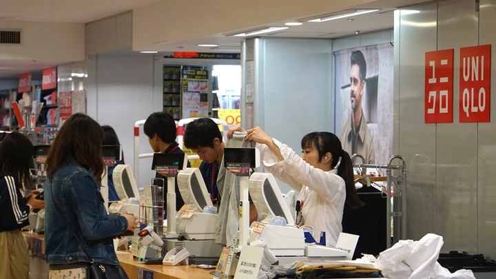 일본 가나가와현 요코하마시에 소재한 유니클로 매장. /dekitateyo, shutterstock.com