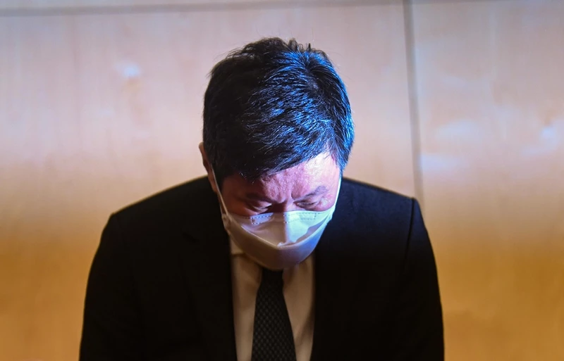 정몽규 HDC현대산업개발 회장이 17일 서울 용산구 HDC현대산업개발 용산사옥에서 광주 아파트 외벽 붕괴 사고 관련 대국민 사과를 하고 있다. / 뉴스1