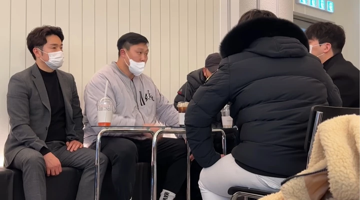 유튜브 채널 '명현만' 영상 '허위 매물 환불 안 해준다네요! 그래서 쳐들어갔습니다' 캡처. / 이하 유튜브 채널 '명현만'