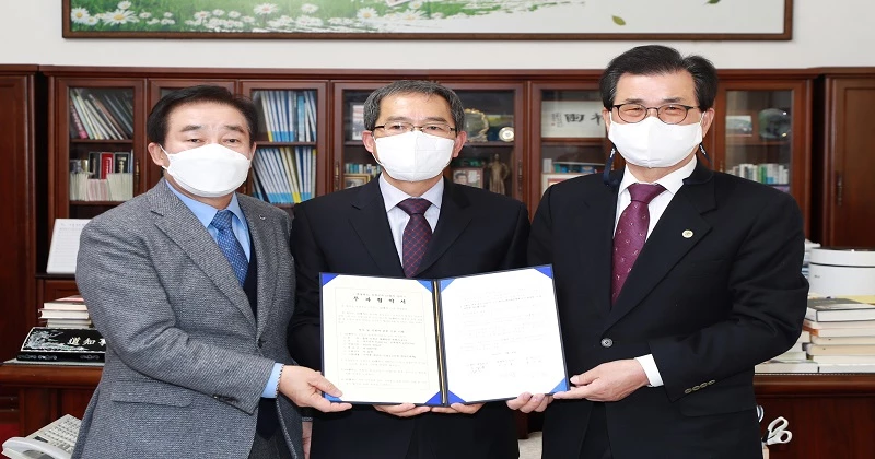 충북도와 진천군, ㈜엠지는 8일 충북도청에서 총 600억원 규모의 투자협약을 체결했다.