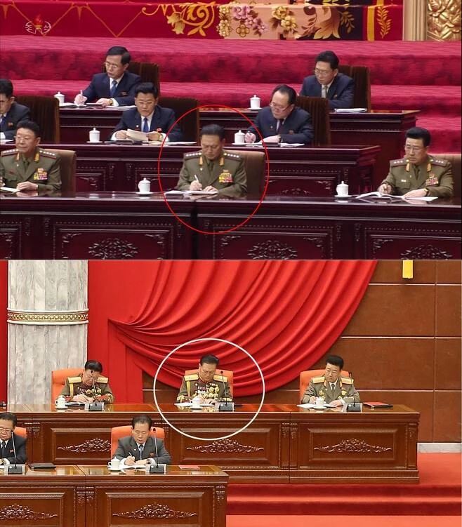 8일 공개된 북한 최고인민회의 사진(위)에서 권영진 총정치국장(붉은 원)은 기존 차수에서 대장으로 한 단계 강등된 계급장을 달고 나타났다. 지난달 1일 공개된 지난해 연말 노동당 전원회의 사진(아래)에서는 차수 계급장을 달고 있다.  / 연합뉴스