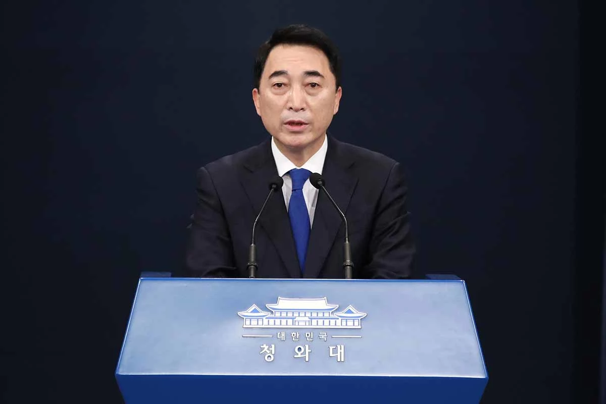 박수현 청와대 국민소통수석이 10일 오전 청와대 춘추관에서 현안 관련 브리핑을 하고 있다. 박 수석은 브리핑에서 문재인 대통령이 윤석열 국민의힘 대선후보의 '적폐수사' 발언에 대해 강력한 분노를 표하고 사과를 요구한다고 말했다. / 뉴스1