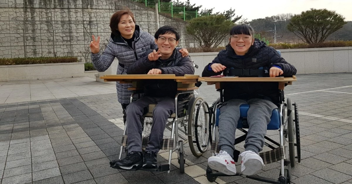왼쪽부터 어머니 이영숙 씨와 박진형.박민지 쌍둥이 남매/위덕대