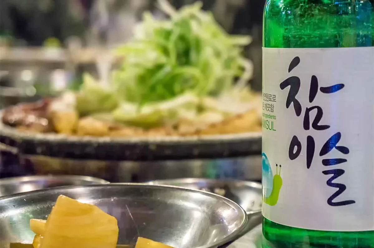 하이트진로가 소주 출고가를 인상함에 따라 음식점 소주 가격이 5000~6000원으로 오를 것으로 보인다. / 픽사베이