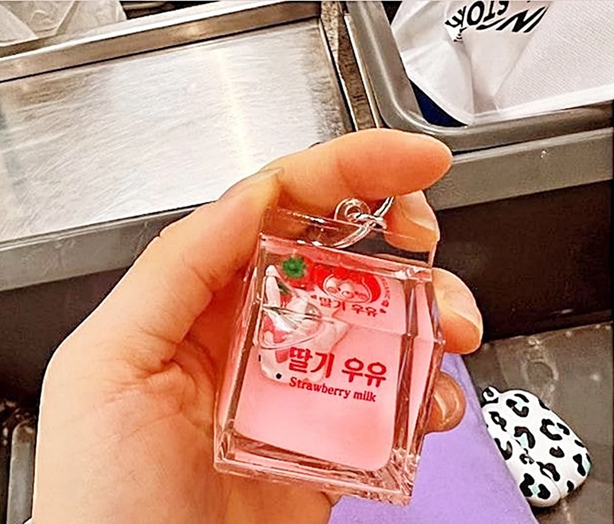 해당 사진을 확대했다