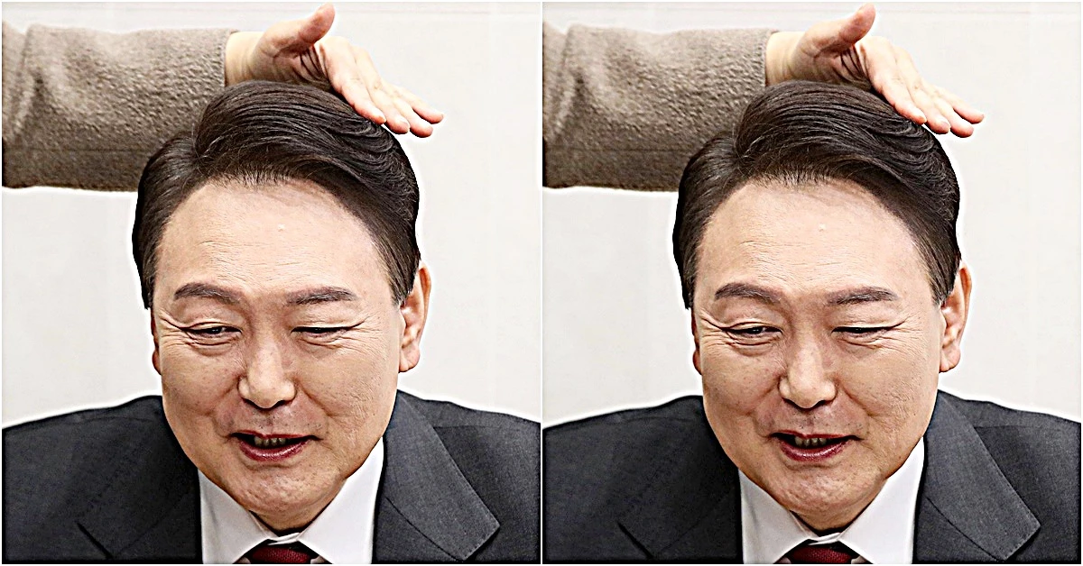 윤석열 국민의힘 대선 후보가 지난 20일 한 방송사를 찾아 광고 촬영을 앞두고 분장하며 옷 매무새를 가다듬고 있다 / 이하 뉴스1