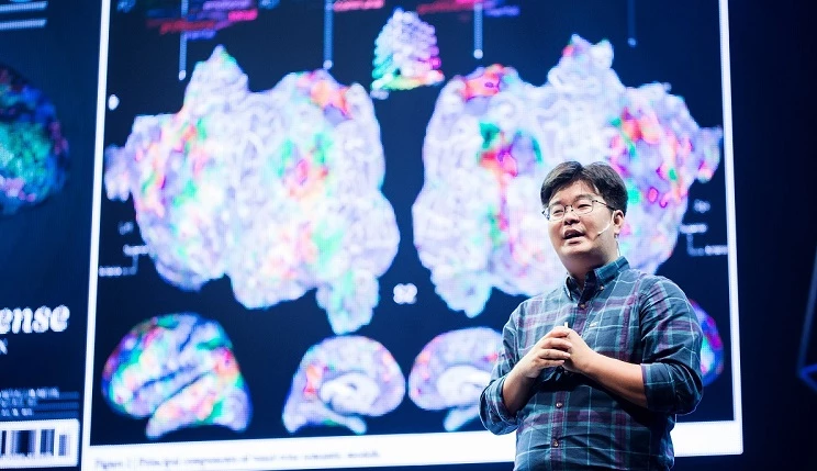 연구 내용을 설명하는 정재승 교수 / 카이스트