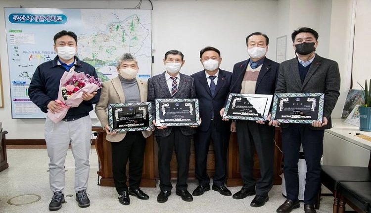 사회공헌기업 감사패 수여 / 군산시