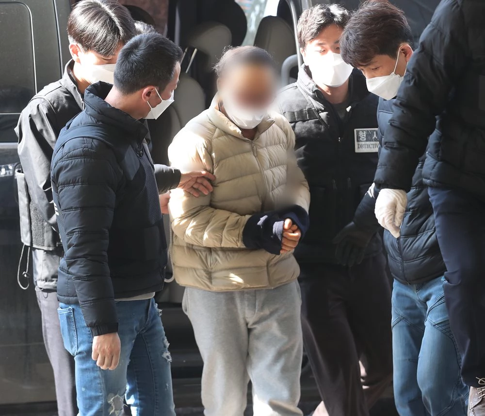 송영길     더불어민주당     대표에게 망치를 휘두른 유튜버 표모씨 / 뉴스1