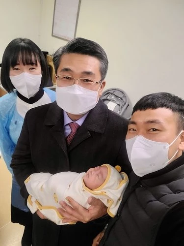 서 대위 가족을 만난 서욱 국방부 장관