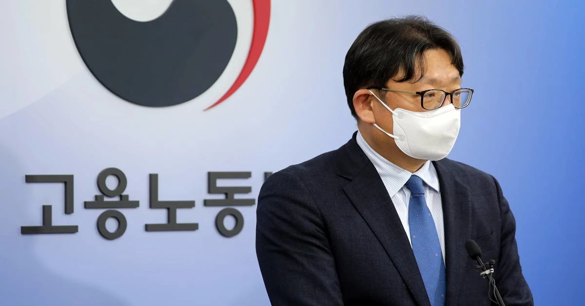 동국제강 포항공장에서 또 사망사고가 발생하면서 중대재해법 적용 포항공단업체 1호가 될지 주목된다. 사진은 지난 1월 권기섭 고용노동부 산업안전보건본부장이 22년 산재 사망사고 감축 추진 및 '중대재해처벌법' 현장 안착 추진 방향 브리핑 모습/뉴스1