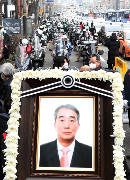 신논현역 교보타워 사거리에서 열린 배달노동자 고(故) 조병철 씨 노제 / 이하 뉴스1