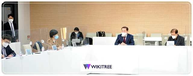 이용섭 광주광역시장이 28일 오전 시청 중회의실에서 ‘광주 대전환 특별위원회 미래비전 발표식’에 참석해 인사말을 하고 있다./광주광역시 제공