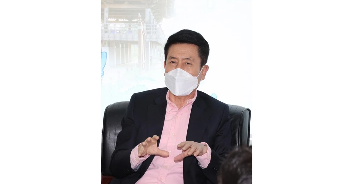 경북 포항시 이강덕 시장이 28일 기자실에서 대통령직인수위 면담결과를 공유하는 시간을 가졌다 / 포항시 제공