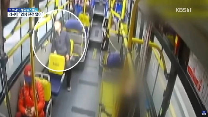 지난 23일 오전 7시 30분경 대전 201번 버스 안 CC(폐쇄회로)TV에 찍힌 70대 승객 A 씨 /  유튜브 'KBS News'