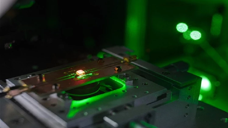 자기장과 온도를 정밀측정할 수 있는 다이아몬드 양자센서 / 한국표준과학연구원