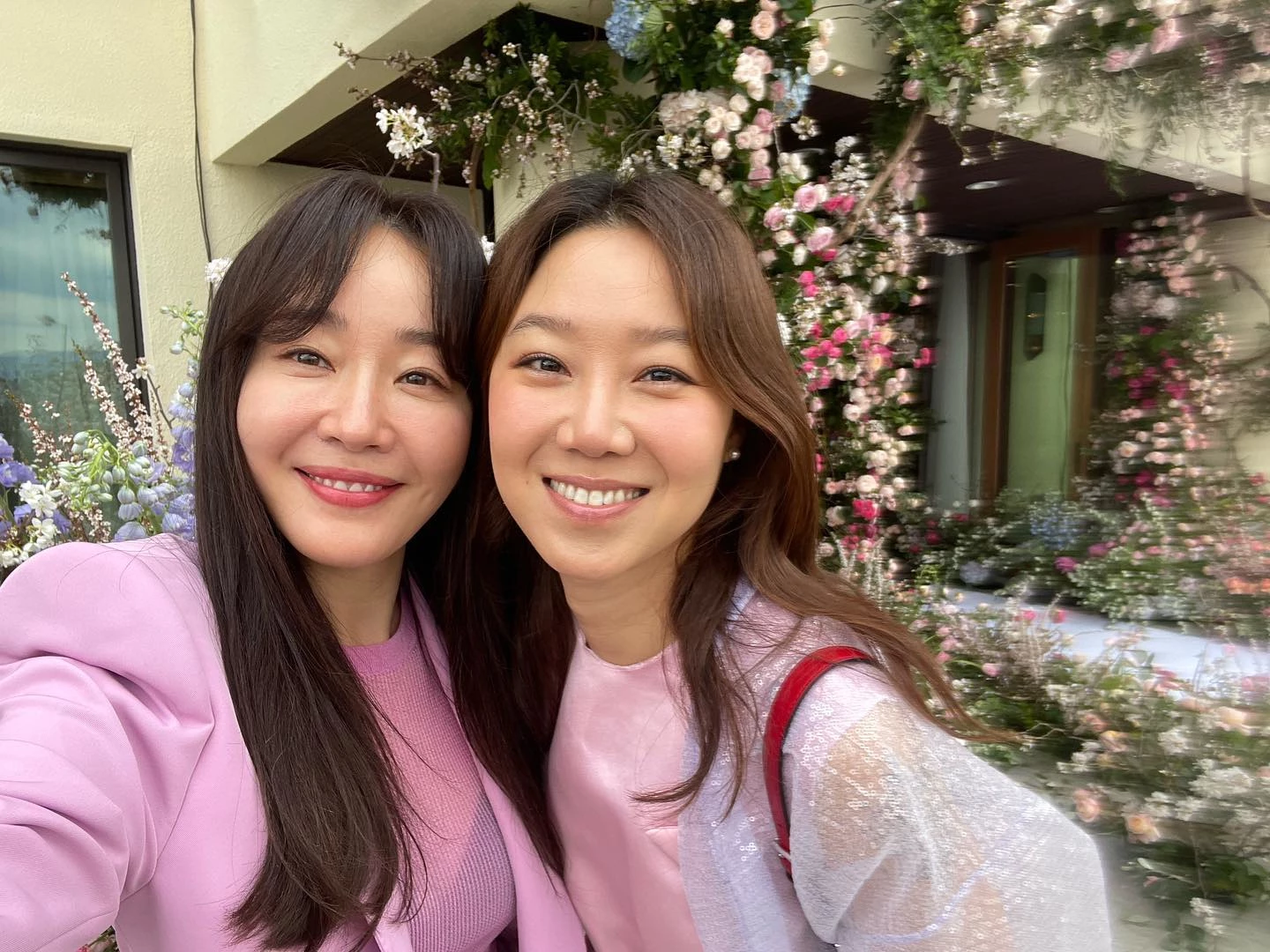 손예진 현빈 결혼식에 참석한 엄지원, 공효진 / 이하 엄지원 개인 인스타그램