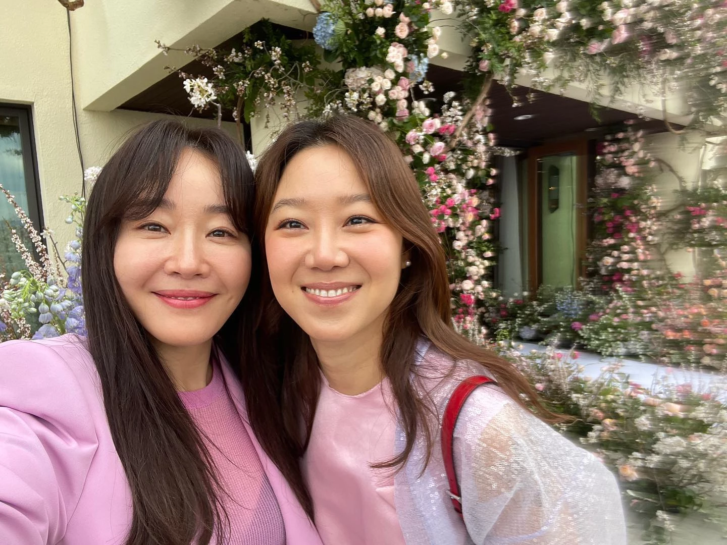 현빈♥손예진 결혼식 부케 받은 공효진, 그날의 모습이 공개됐다 (사진)