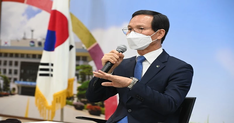 더불어민주당 소속 조병옥 음성군수(64)는 5일 '중단 없는 음성 발전과 누구도 따라올 수 없는 중부권 최고의 도시를 만들기 위해 민선8기 음성군수 재선에 도전하겠다'고 6·1 지방선거 출마를 공식 선언했다.