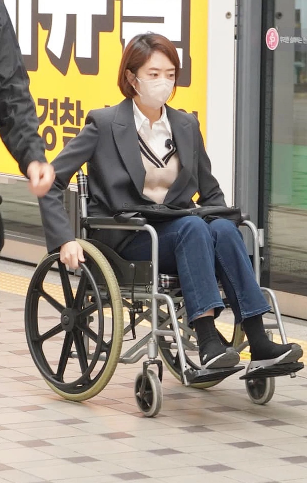 해당 사진을 확대했다