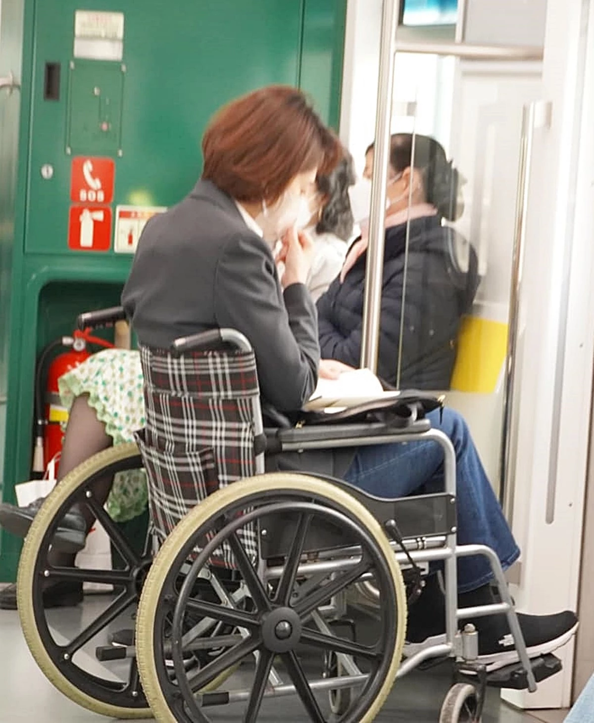 해당 사진을 확대했다