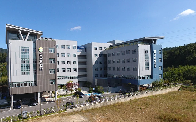 여수시는 산업통상자원부가 주관한 ‘AI융합형 산업현장기술인력 혁신역량 강화사업’공모에서 (사)전남여수산학융합원이 제조부문 철강, 화학분야 수행기관으로 선정됐다고 11일 밝혔다.