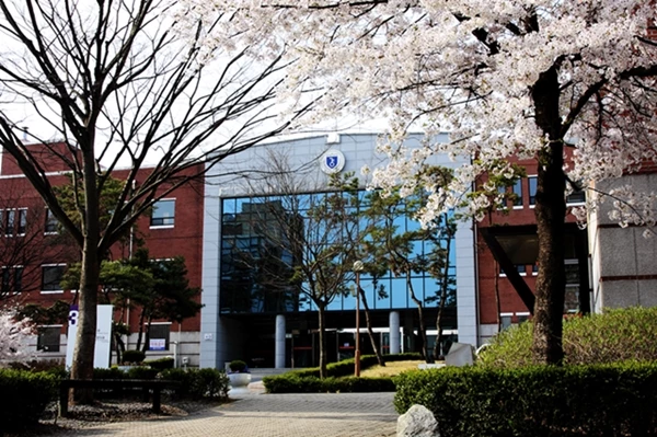 경북도립대학교 본관 전경