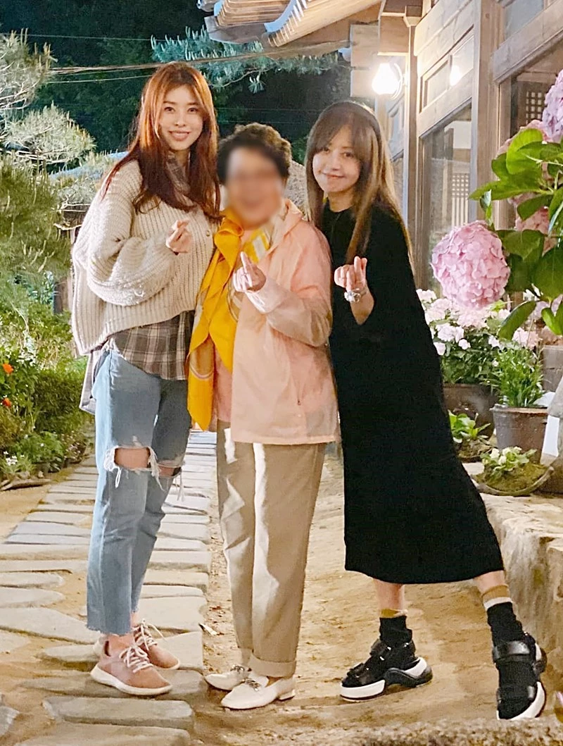 서동주(왼쪽)와 서정희. 가운데 여성은 서정희의 어머니