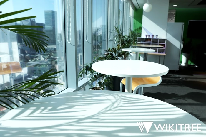 뻥 뚫린 전망을 자랑하는 위키트리의 휴게실