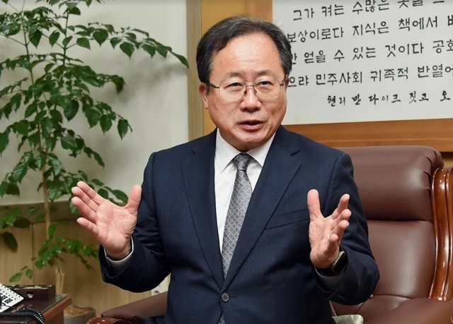 김석준 교육감 인터뷰 내용은 628만 팔로우를 보유한 위키트리 페북에서도 볼 수 있습니다.