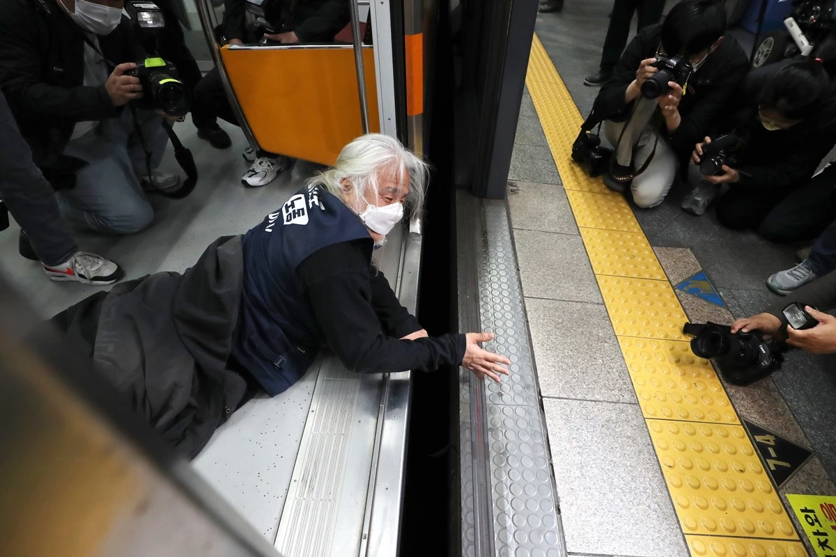 21일 전장연 시위 장면