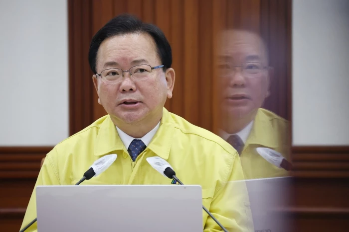 김부겸 국무총리가 22일 정부서울청사에서 열린 코로나19 대응 중앙재난안전대책본부 회의에서 발언하고 있다. / 이하 연합뉴스