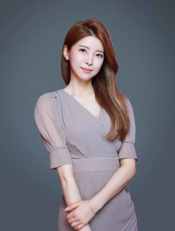 유니버시티 칼리지 런던 교수인 리나가 '미스 맥심' 콘테스트에 참가한다. / 사진=유니버시티 칼리지 런던 홈페이지