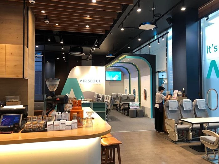 커피빈 광화문점 내 위치한 에어성루 라운지 / 이하 에어서울 공식 인스타그램