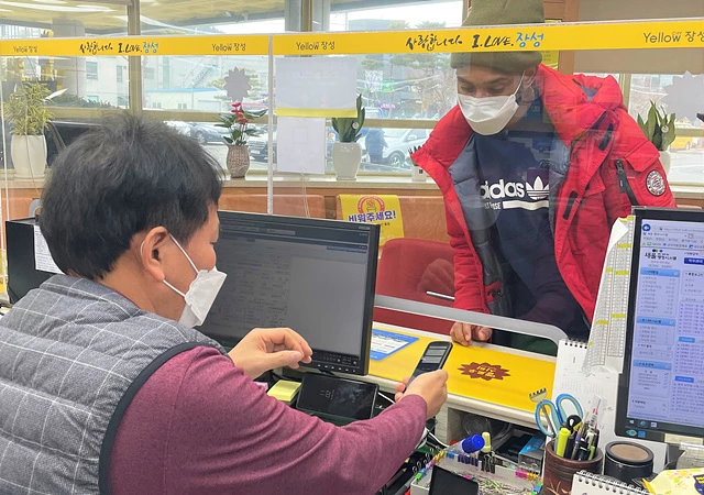 장성군의 인공지능 통‧번역 서비스가 다문화가정 주민과 외국인들에게 큰 호응을 얻고 있다.