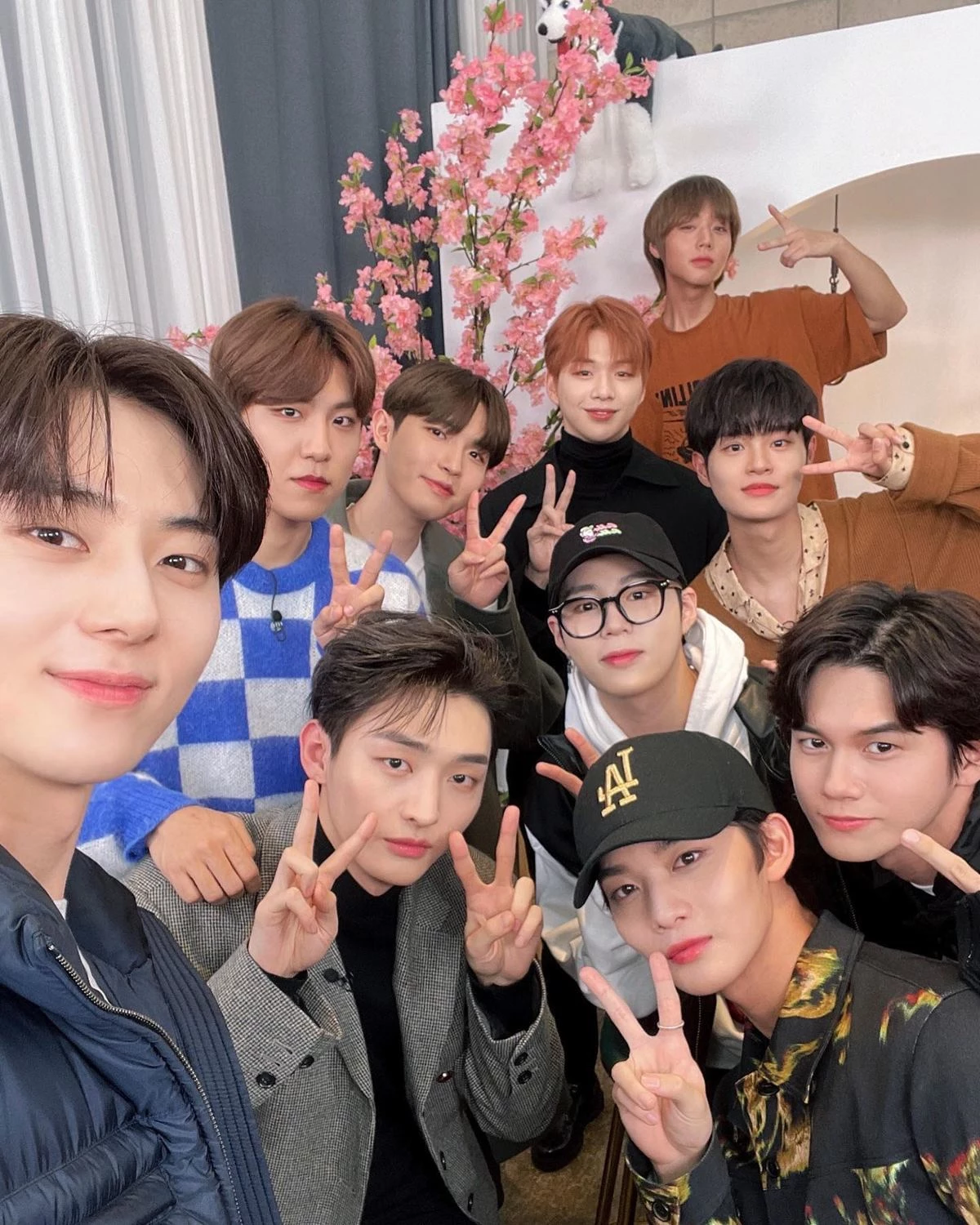 지난해 라이관린을 제외하고 모인 워너원 멤버들 / 김재환 인스타그램