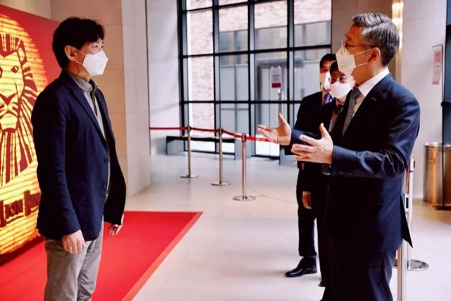 김종호 기술보증기금 이사장은 부산광역시 남구 소재 뮤지컬 전문기업인 드림씨어터를 방문하여 지역 문화콘텐츠업계의 애로사항을 듣고 소통하는 시간을 가졌다. / 산진제공=기보