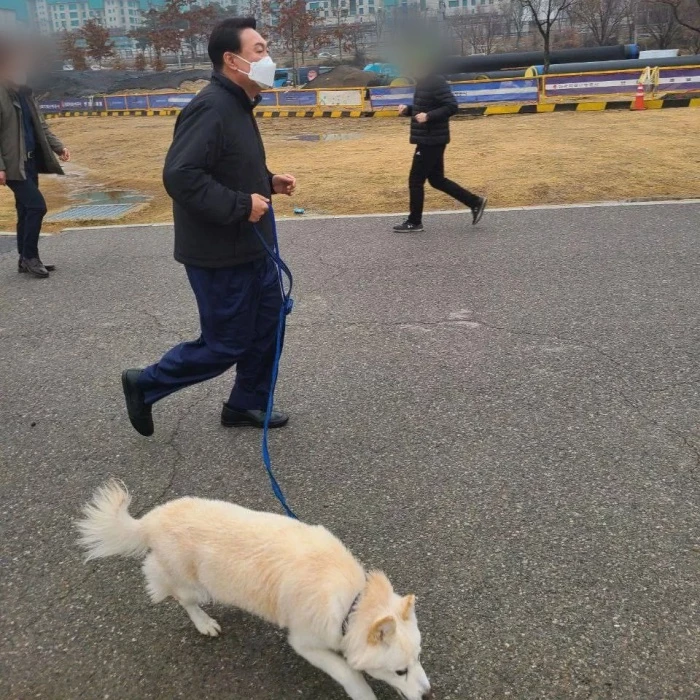 윤석열 당선인과 반려견 토리 / 이하 윤석열 당선인 인스타그램