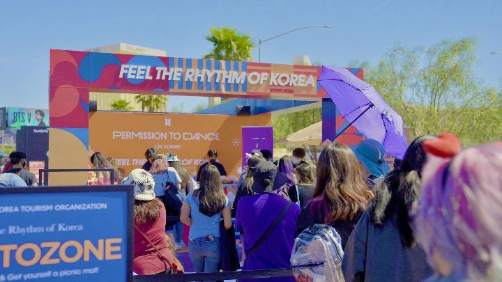 BTS 콘서트장 앞에 마련된 한국관광공사 홍보 부스. / 뉴스1