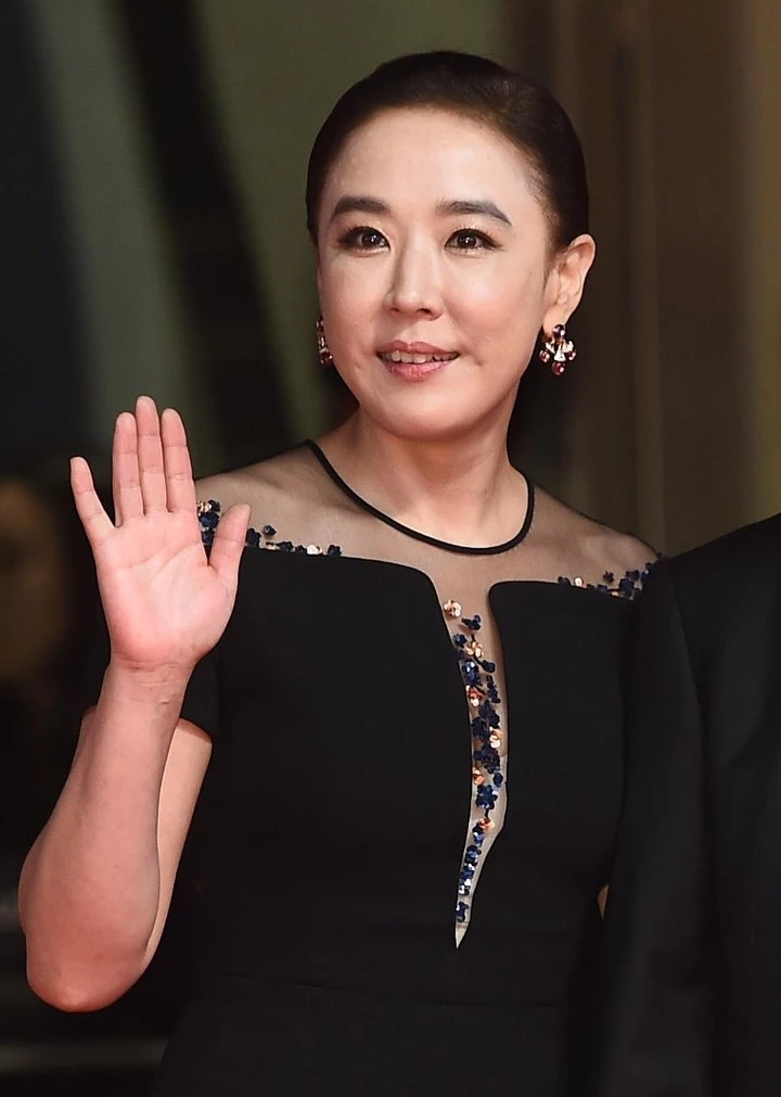 2016년 10월 6일 부산 영화의전당에서 열린 '제21회 부산국제영화제' 개막식에 참석한 배우 강수연 모습. / 뉴스1