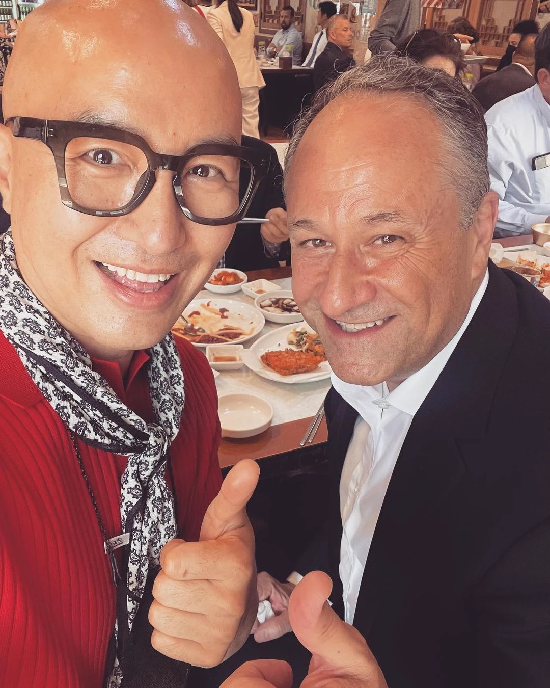 홍석천이 윤석열 대통령 취임 축하를 위해 한국을 방문한 더글러스 엠호프 변호사를 만났다. / 사진=홍석천 인스타그램