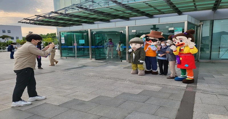 음성군은 오는 9월21일부터 25일까지 음성읍 설성공원 일원에서 3년 만에 대면으로 개최되는 제23회 음성품바축제 홍보에 박차를 가하고 있다.