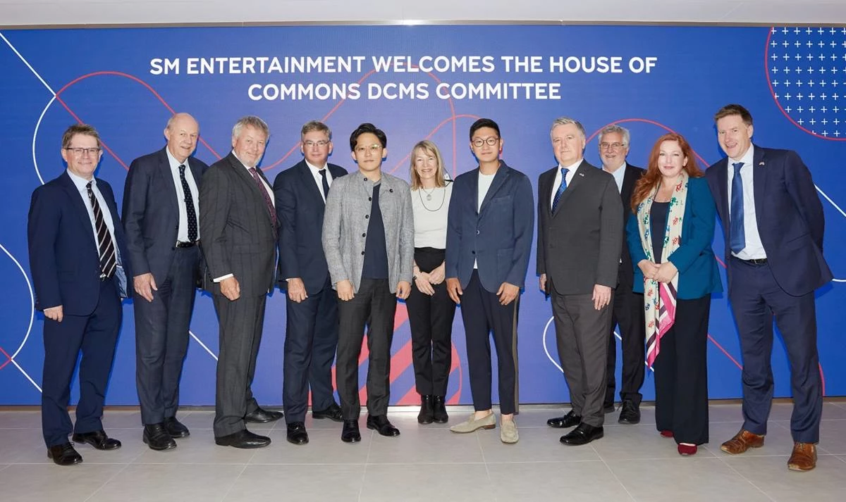 이성수-탁영준 SM 공동 대표와 영국 DCMS 위원회 / 이하 SM엔터테인먼트 제공