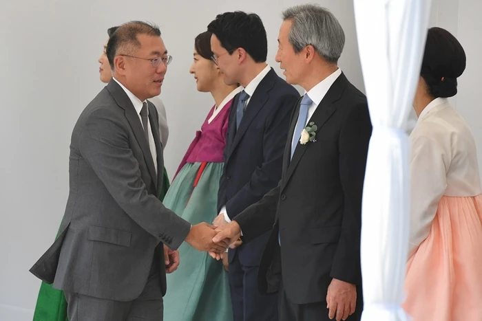 정몽준 이사장 장녀 결혼식에 참석한 정의선 회장