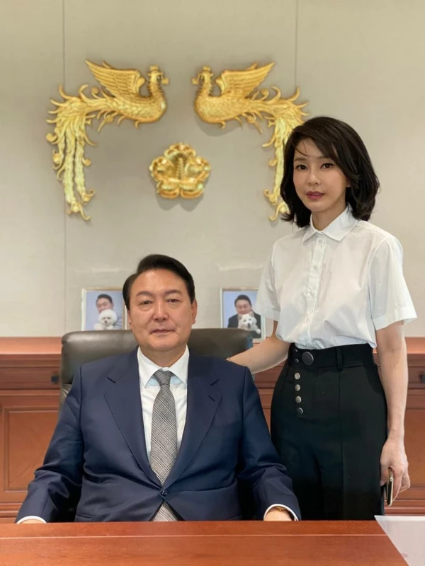 이하 윤석열 대통령 부인 김건희 여사가 용산 대통령 집무실을 방문한 모습 / 이하 뉴스1