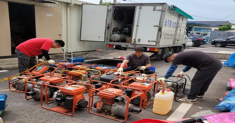 충북 괴산군농업기술센터 가뭄으로 어려움을 겪는 농가를 위한 대책으로 읍·면에서 보유 중인 양수장비에 대한 사전 순회 점검을 벌인다.