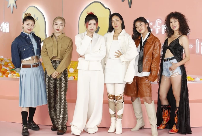 왼쪽부터 리정, 에이미, 아이키, 리아킴, 하리무, 러브란