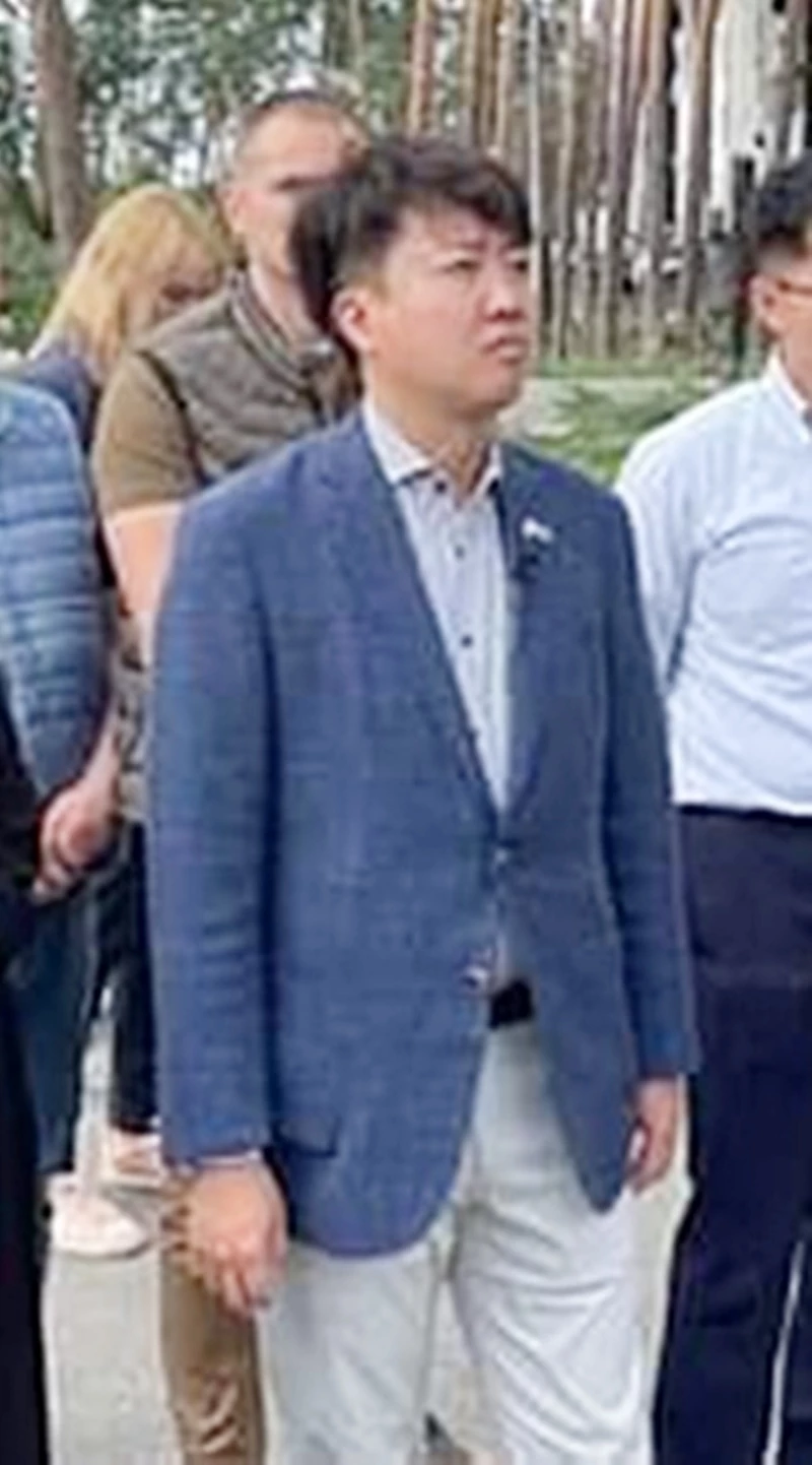 해당 사진을 확대했다