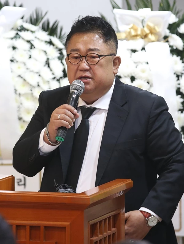 고(故) 송해의 영결식에서 추도사를 전한 개그맨 이용식