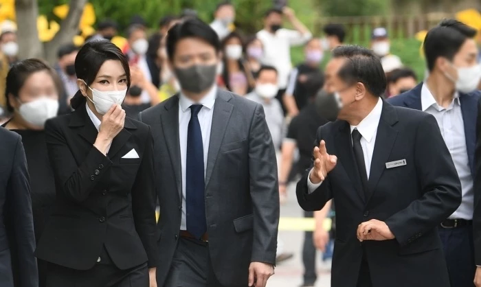 이하 김건희 여사 봉하마을 일정에 동행한 여성 지인